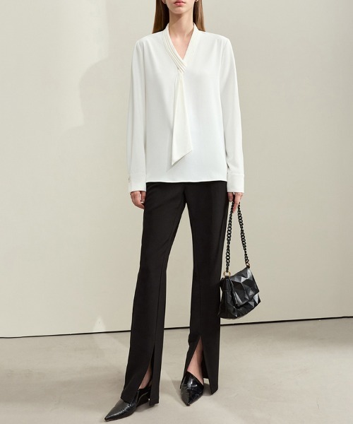 ONEP STAR（ワンピスター）の「プリーツネックブラウス（シャツ/ブラウス・レディース・ブルー/オフホワイト・MEDIUM）」の9枚目の写真