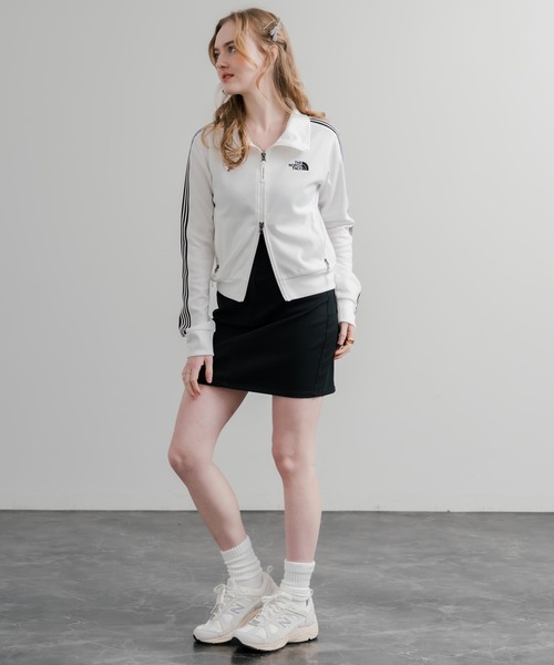 THE NORTH FACE（ザノースフェイス）の「日本未展開モデル WHITE LABEL THE NORTH FACE W'S TNF TRACK JACKET 袖ラインショート丈トラックジャケット ジップパーカー（ジャージ・レディース・オフホワイト/ブラック/ライトピンク・S/M/L）」の8枚目の写真