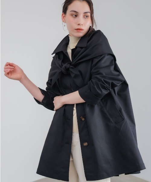 Bou Jeloud(ブージュルード)の「スカーフ付スプリングコート(ダウンジャケット/コート・レディース・ライトベージュ/ブラック・38)」の2枚目の写真