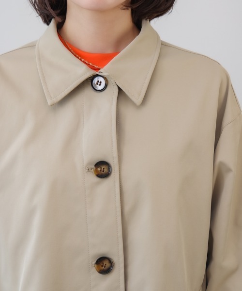 Bou Jeloud(ブージュルード)の「スカーフ付スプリングコート(ダウンジャケット/コート・レディース・ライトベージュ/ブラック・38)」の17枚目の写真