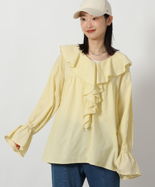 LAKOLE（ラコレ）の「ラッフルフリルブラウス / 656391（シャツ/ブラウス・レディース・ブルー/オフホワイト/ブラック/イエロー・FREE）」の4枚目の写真