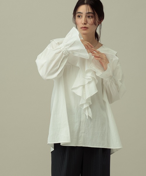 LAKOLE（ラコレ）の「ラッフルフリルブラウス / 656391（シャツ/ブラウス・レディース・ブルー/オフホワイト/ブラック/イエロー・FREE）」の11枚目の写真