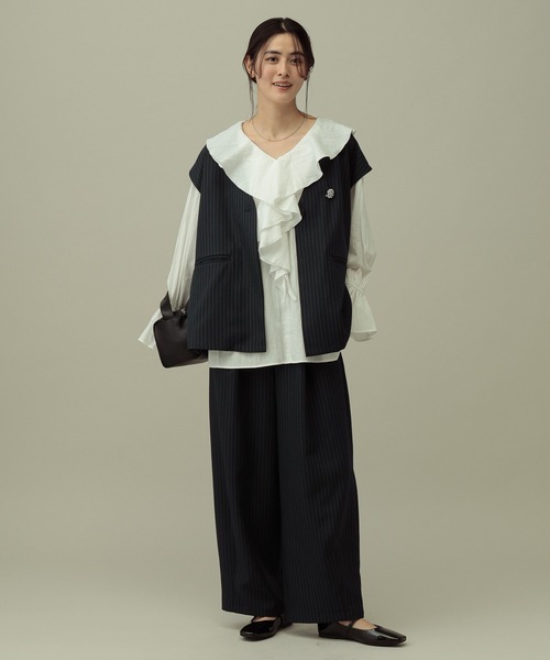 LAKOLE（ラコレ）の「ラッフルフリルブラウス / 656391（シャツ/ブラウス・レディース・ブルー/オフホワイト/ブラック/イエロー・FREE）」の6枚目の写真