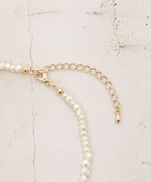 le.coeur blanc（ルクールブラン）の「ニュアンスモチーフ×パールネックレス（ネックレス・レディース・ホワイト・FREE）」の4枚目の写真