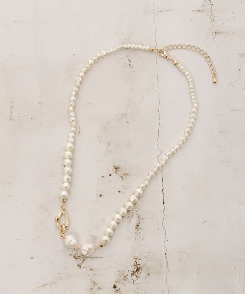 le.coeur blanc（ルクールブラン）の「ニュアンスモチーフ×パールネックレス（ネックレス・レディース・ホワイト・FREE）」の5枚目の写真