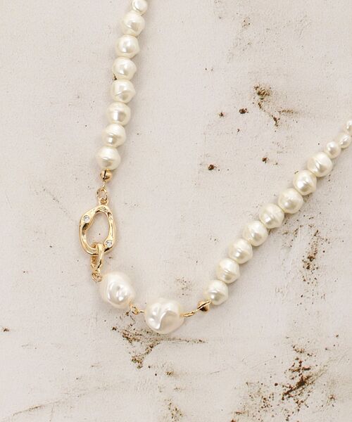 le.coeur blanc（ルクールブラン）の「ニュアンスモチーフ×パールネックレス（ネックレス・レディース・ホワイト・FREE）」の6枚目の写真