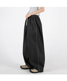 UMM（ウム）の「レディースノンフェイドステッチツーピンタックバルーンデニムパンツ2COLOR（デニムパンツ）」