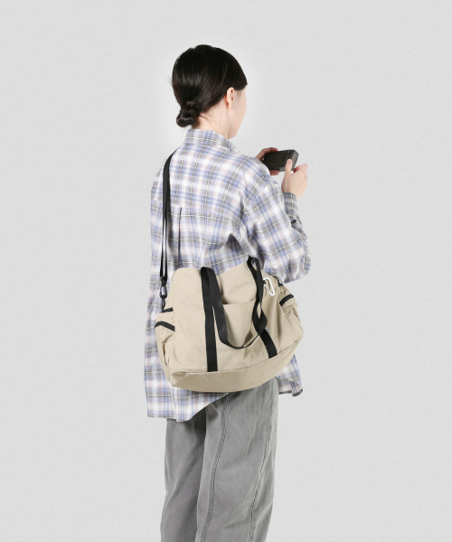 JENNER（ジェンナー）の「フロー 軽量リサイクルナイロンショルダーバッグ[ベージュ]（ショルダーバッグ・レディース・その他・FREE）」の5枚目の写真