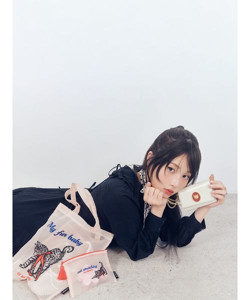 LILY BROWN(リリーブラウン)の「CATモチーフウォレットショルダー(ショルダーバッグ・レディース・ブラック/オフホワイト/ライム・F)」の5枚目の写真