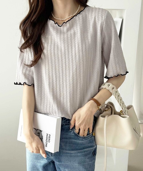 GeeRA（ジーラ）の「透けすぎず、上品に肌見せ。配色メロー５分袖表面感カットソー（Tシャツ/カットソー・レディース・アイボリー/ブラック/ライトグレー/モカ・SMALL/MEDIUM/LARGE/X-LARGE）」の3枚目の写真
