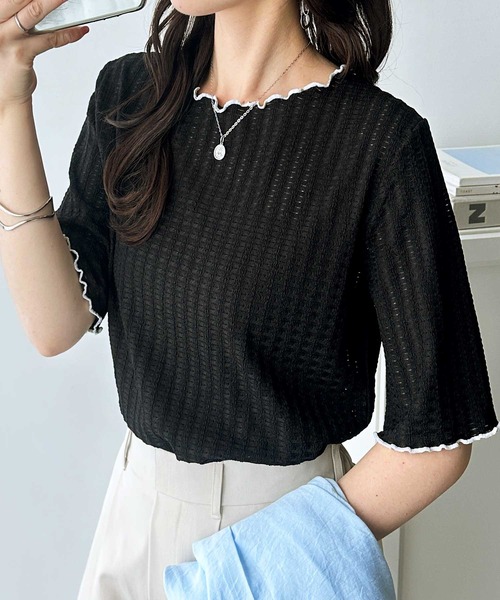 GeeRA（ジーラ）の「透けすぎず、上品に肌見せ。配色メロー５分袖表面感カットソー（Tシャツ/カットソー・レディース・アイボリー/ブラック/ライトグレー/モカ・SMALL/MEDIUM/LARGE/X-LARGE）」の2枚目の写真