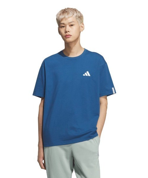 adidas(アディダス)の「アディダス adidas エッセンシャルズ プラス ルーズフィット スモールロゴ 半袖Tシャツ(Tシャツ/カットソー・メンズ・ブラック/ネイビー/ホワイト/ブルー・S/M/3L/LL/L)」の1枚目の写真