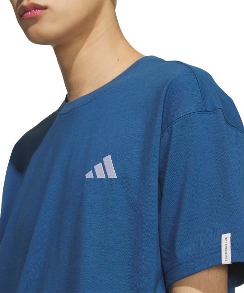 adidas(アディダス)の「アディダス adidas エッセンシャルズ プラス ルーズフィット スモールロゴ 半袖Tシャツ(Tシャツ/カットソー・メンズ・ブラック/ネイビー/ホワイト/ブルー・S/M/3L/LL/L)」の22枚目の写真
