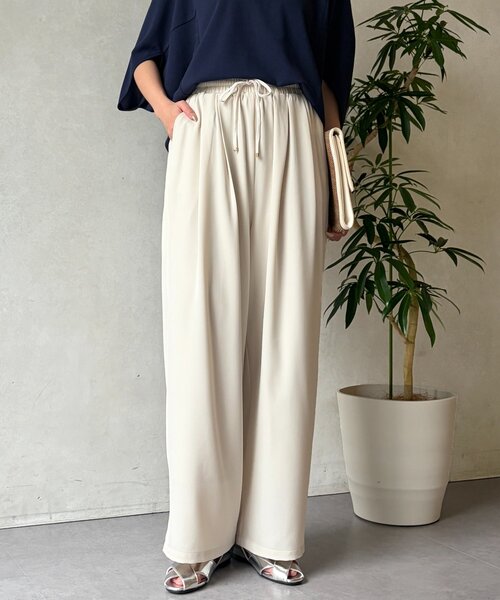 Chez toi（シェトワ）の「クレープイージーパンツ（その他パンツ・レディース・ライトグレー/アイボリー/チャコールグレー・FREE）」の4枚目の写真