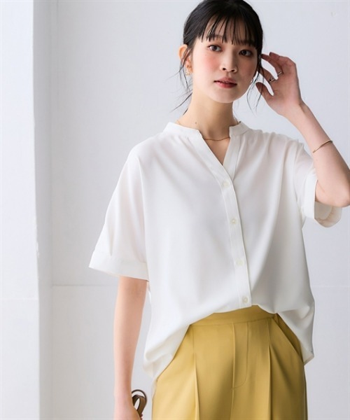 nissen(ニッセン)の「さらりとろけるスキッパーブラウス(防しわ・吸汗速乾)<大きいサイズ有>(シャツ/ブラウス・レディース・ブルー/オフホワイト/ベージュ/チャコール/ダークカーキ・S/M/L/LL/3L)」の2枚目の写真