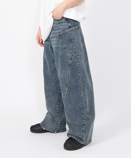 PUNYUS(プニュズ)の「サイドポケットバレルデニムパンツ(デニムパンツ・レディース・ライトブルー・5/4/3/2/1)」の3枚目の写真