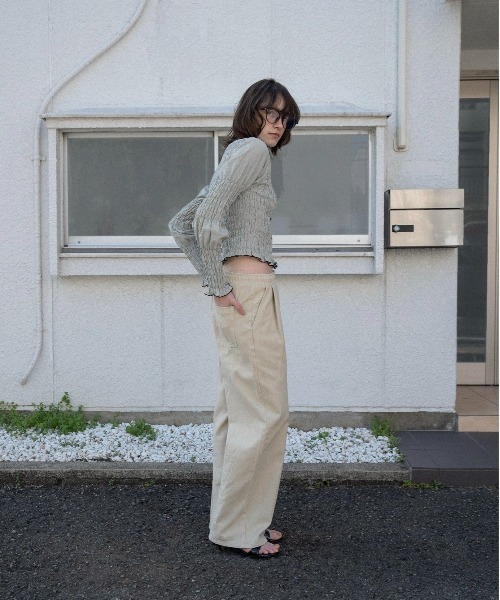 lawgy(ラウジー)の「button point random shirring blouse / ボタンポイントランダムシャーリングブラウス(シャツ/ブラウス・レディース・ブルー/ブラウン/ホワイト×ブラック・FREE)」の7枚目の写真