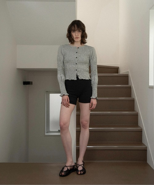 lawgy(ラウジー)の「button point random shirring blouse / ボタンポイントランダムシャーリングブラウス(シャツ/ブラウス・レディース・ブルー/ブラウン/ホワイト×ブラック・FREE)」の5枚目の写真