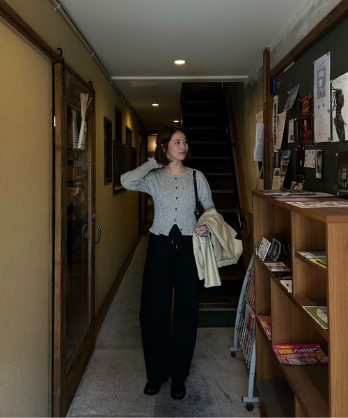 lawgy(ラウジー)の「button point random shirring blouse / ボタンポイントランダムシャーリングブラウス(シャツ/ブラウス・レディース・ブルー/ブラウン/ホワイト×ブラック・FREE)」の19枚目の写真