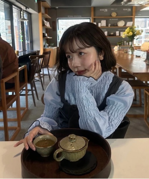 lawgy(ラウジー)の「button point random shirring blouse / ボタンポイントランダムシャーリングブラウス(シャツ/ブラウス・レディース・ブルー/ブラウン/ホワイト×ブラック・FREE)」の20枚目の写真