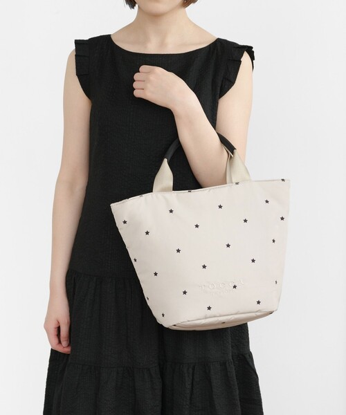 TOCCA（トッカ）の「SKIPPING ICON TOTE トートバッグ（トートバッグ・レディース・ベージュ系/ブラック系/ブラック系5・F）」の9枚目の写真