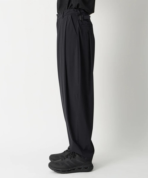 WHITE MOUNTAINEERING（ホワイトマウンテニアリング）の「【White Mountaineering/ホワイトマウンテニアリング】8 TUCK WIDE TAPERED PANTS（その他パンツ・メンズ・ブラック/チャコールグレー・2/1/0）」の8枚目の写真