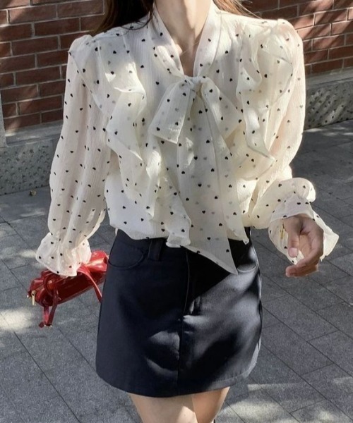 Teem Store(チームストア)の「シアードット フリルデザイン リボンブラウス(シャツ/ブラウス・レディース・アイボリー・M/S)」の1枚目の写真