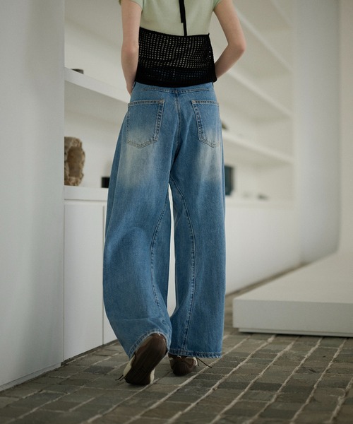 LAULEN（ローレン）の「high waist washed wide denim /ハイウエストウォッシュドワイドデニム（デニムパンツ・レディース・ブルー・S/M）」の4枚目の写真