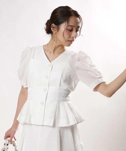 お安くしました！ジャスグリッティ　フリルブラウスホワイト JUSGLITTY（シャツ/ブラウス(半袖/袖なし)）のフリマアイテム一覧