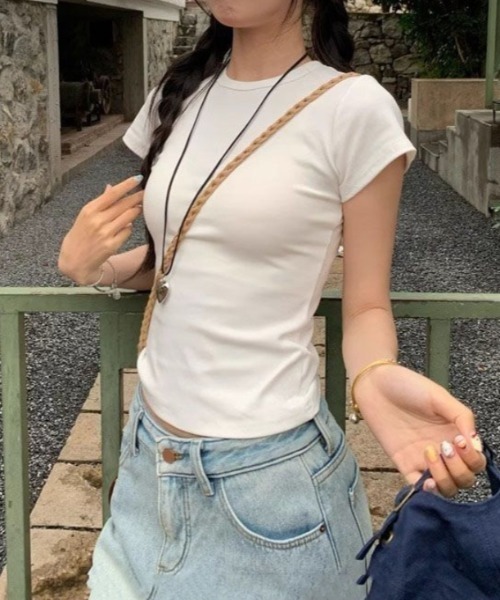 Vipoa(ヴィポア)の「simple slim tee(Tシャツ/カットソー・レディース・ブラック/イエロー/レッド/ホワイト/グレー・FREE)」の8枚目の写真