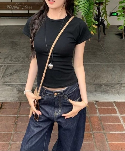 Vipoa(ヴィポア)の「simple slim tee(Tシャツ/カットソー・レディース・ブラック/イエロー/レッド/ホワイト/グレー・FREE)」の11枚目の写真