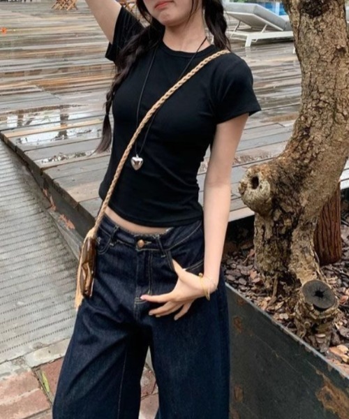 Vipoa(ヴィポア)の「simple slim tee(Tシャツ/カットソー・レディース・ブラック/イエロー/レッド/ホワイト/グレー・FREE)」の12枚目の写真