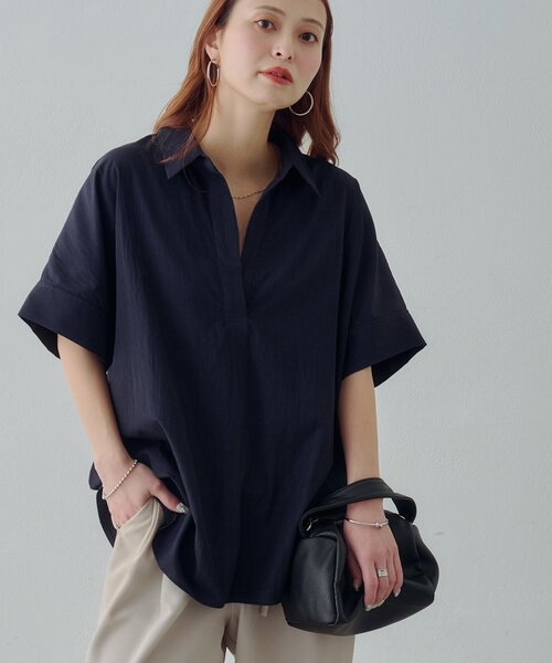 DISCOAT(ディスコート)の「【Noka】衿付きスキッパー半袖シャツ(シャツ/ブラウス・レディース・ベージュ/ネイビー/ブルー/オフホワイト・FREE)」の1枚目の写真