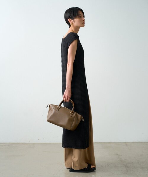 LOUNGEDRESS(ラウンジドレス)の「ハイスリットニットワンピース(ワンピース・レディース・キャメル/ブラック・FREE)」の4枚目の写真