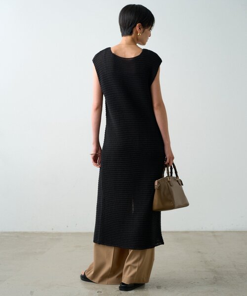 LOUNGEDRESS(ラウンジドレス)の「ハイスリットニットワンピース(ワンピース・レディース・キャメル/ブラック・FREE)」の5枚目の写真