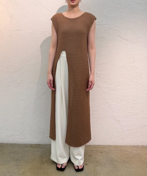 LOUNGEDRESS(ラウンジドレス)の「ハイスリットニットワンピース(ワンピース・レディース・キャメル/ブラック・FREE)」の10枚目の写真