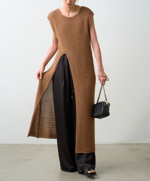 LOUNGEDRESS(ラウンジドレス)の「ハイスリットニットワンピース(ワンピース・レディース・キャメル/ブラック・FREE)」の1枚目の写真