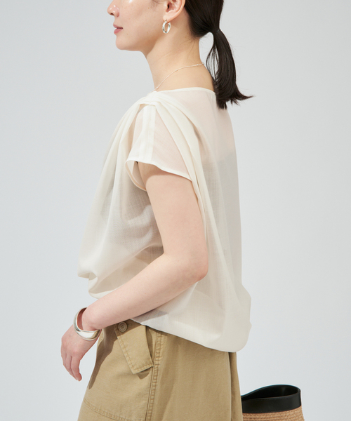 VERMEIL par iena(ヴェルメイユパーイエナ)の「《手洗い可》SHEER TORO プルオーバー(シャツ/ブラウス・レディース・ホワイト/ベージュ・FREE)」の4枚目の写真