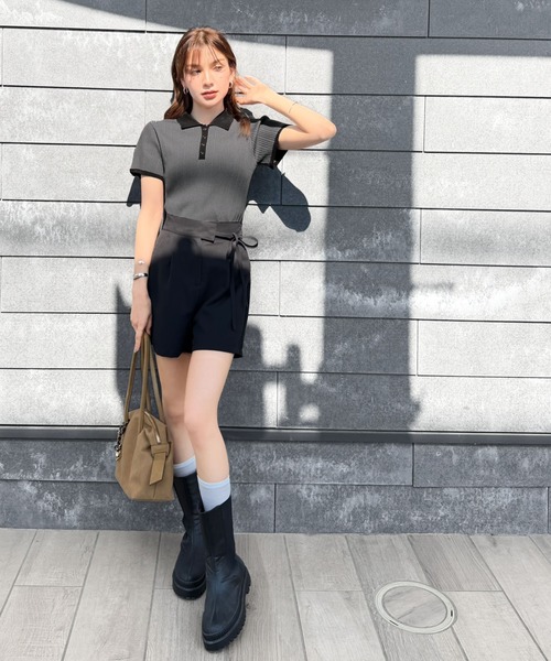 mily bilet(ミウィビレット)の「【mily bilet】オン・オフ使えて、華奢見えも。金縁ボタン使いバイカラーリブポロニット(半袖)(ポロシャツ・レディース・ピンク/チャコール/イエロー・LARGE/MEDIUM/SMALL/X-LARGE)」の13枚目の写真