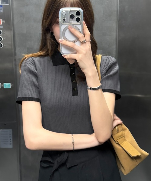 mily bilet(ミウィビレット)の「【mily bilet】オン・オフ使えて、華奢見えも。金縁ボタン使いバイカラーリブポロニット(半袖)(ポロシャツ・レディース・ピンク/チャコール/イエロー・LARGE/MEDIUM/SMALL/X-LARGE)」の14枚目の写真