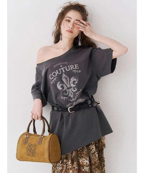EVRIS(エヴリス)の「ワンショルグラフィックピグメントTシャツ(Tシャツ/カットソー・レディース・ホワイト/カーキ/ブラック・FREE)」の2枚目の写真