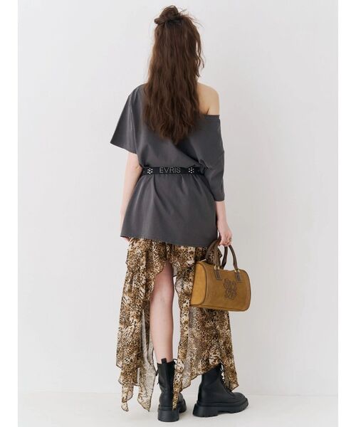 EVRIS(エヴリス)の「ワンショルグラフィックピグメントTシャツ(Tシャツ/カットソー・レディース・ホワイト/カーキ/ブラック・FREE)」の18枚目の写真