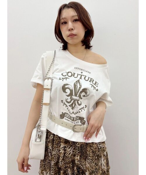 EVRIS(エヴリス)の「ワンショルグラフィックピグメントTシャツ(Tシャツ/カットソー・レディース・ホワイト/カーキ/ブラック・FREE)」の4枚目の写真