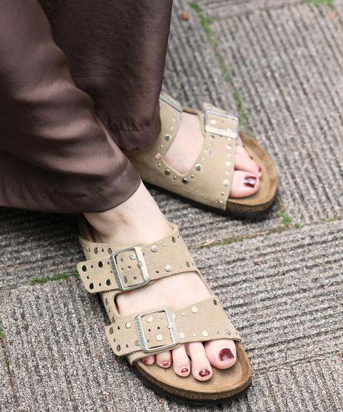 IENA(イエナ)の「BIRKENSTOCK/ビルケンシュトック ARIZONA RIVET サンダル 1029390(サンダル・レディース・ベージュ・35/36/37/38/39)」の4枚目の写真