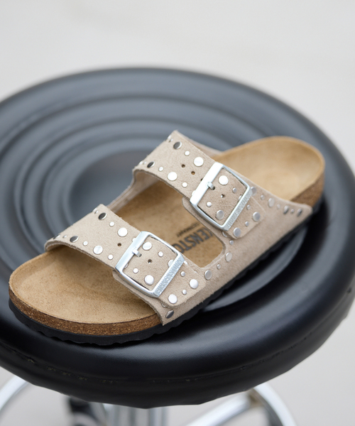 IENA(イエナ)の「BIRKENSTOCK/ビルケンシュトック ARIZONA RIVET サンダル 1029390(サンダル・レディース・ベージュ・35/36/37/38/39)」の6枚目の写真