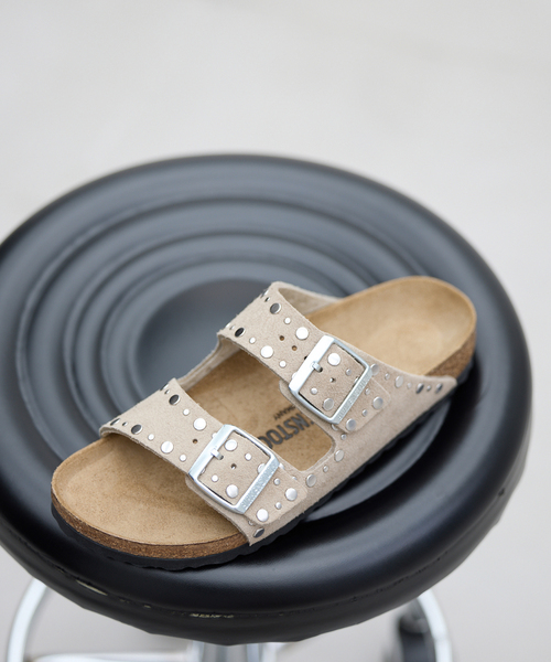 IENA(イエナ)の「BIRKENSTOCK/ビルケンシュトック ARIZONA RIVET サンダル 1029390(サンダル・レディース・ベージュ・35/36/37/38/39)」の7枚目の写真