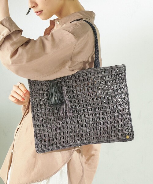MAISON N.H PARIS(メゾンエヌアッシュパリ)の「MAISON N.H PARIS:SOLENE TOTE(かごバッグ・レディース・ブラック・ONE SIZE)」の2枚目の写真