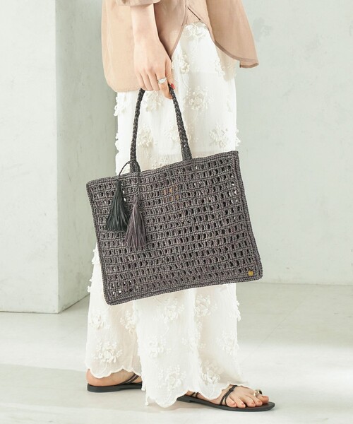 MAISON N.H PARIS(メゾンエヌアッシュパリ)の「MAISON N.H PARIS:SOLENE TOTE(かごバッグ・レディース・ブラック・ONE SIZE)」の4枚目の写真