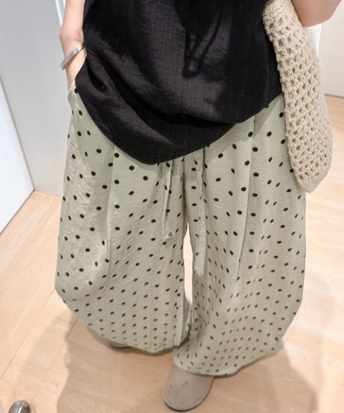 yuue' ( wear )（ユーイ）の「ドット柄カーブワイドイージーパンツ（その他パンツ・レディース・ブラック/オートミール・FREE）」の12枚目の写真