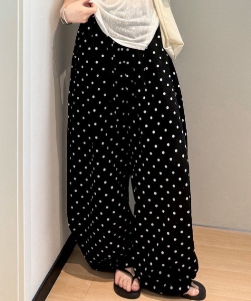 yuue' ( wear )（ユーイ）の「ドット柄カーブワイドイージーパンツ（その他パンツ・レディース・ブラック/オートミール・FREE）」の6枚目の写真